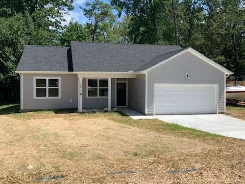 13911 Stillwood Place, Matthews, NC 28105.  MLS# CAR4414381, YatesRealty ID 44578. 