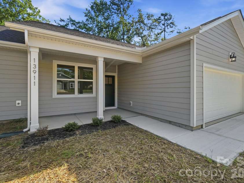 13911 Stillwood Place, Matthews, NC 28105.  MLS# CAR4414381, YatesRealty ID 44578. 