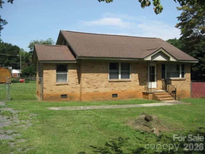1317 Second Street, Gastonia, NC 28054.  MLS# CAR4414450, YatesRealty ID 44579. 