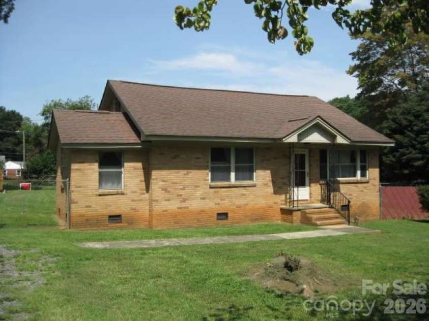 1317 Second Street, Gastonia, NC 28054.  MLS# CAR4414450, YatesRealty ID 44579. 