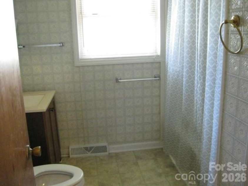 1317 Second Street, Gastonia, NC 28054.  MLS# CAR4414450, YatesRealty ID 44579. 
