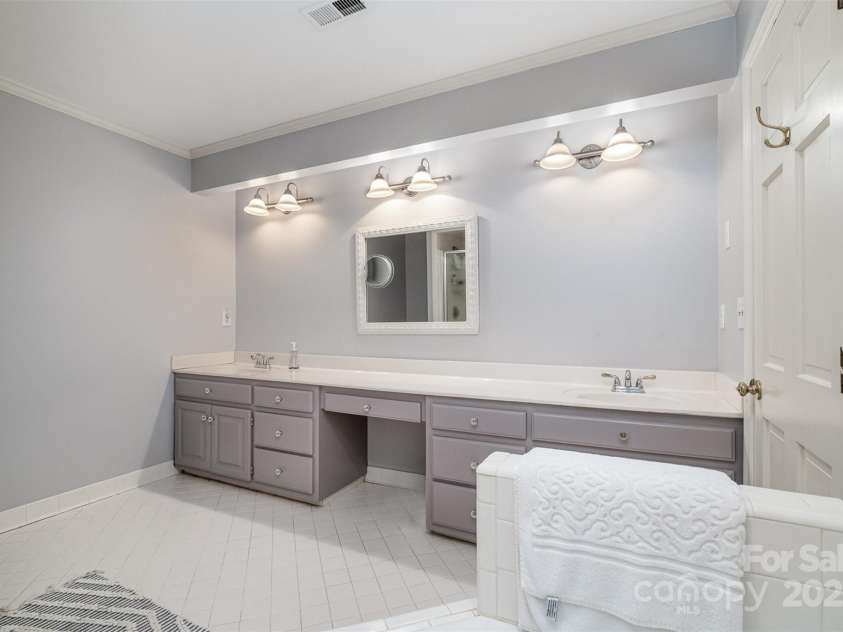 4605 Curraghmore Road, Charlotte, NC 28210.  MLS# CAR4223200, YatesRealty ID 4458. 