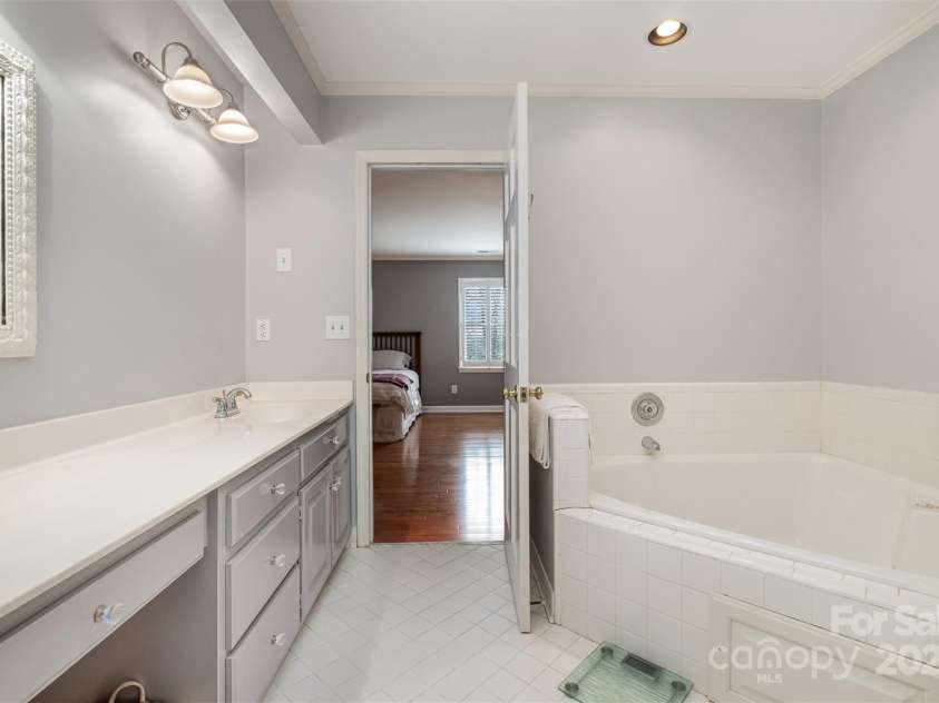 4605 Curraghmore Road, Charlotte, NC 28210.  MLS# CAR4223200, YatesRealty ID 4458. 