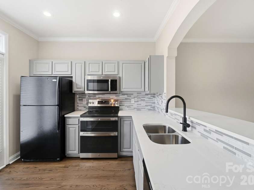 817 4th Street, Charlotte, NC 28202.  MLS# CAR4414468, YatesRealty ID 44580. 