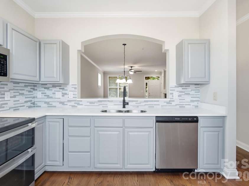 817 4th Street, Charlotte, NC 28202.  MLS# CAR4414468, YatesRealty ID 44580. 