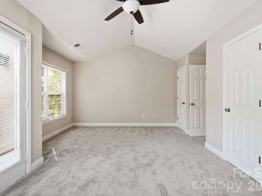 817 4th Street, Charlotte, NC 28202.  MLS# CAR4414468, YatesRealty ID 44580. 