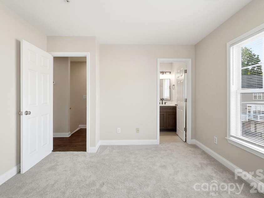 817 4th Street, Charlotte, NC 28202.  MLS# CAR4414468, YatesRealty ID 44580. 