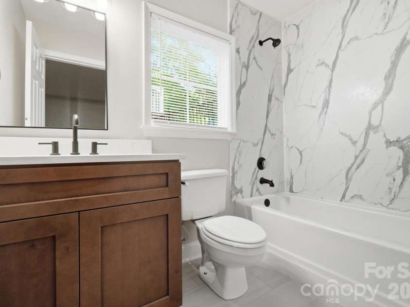 817 4th Street, Charlotte, NC 28202.  MLS# CAR4414468, YatesRealty ID 44580. 