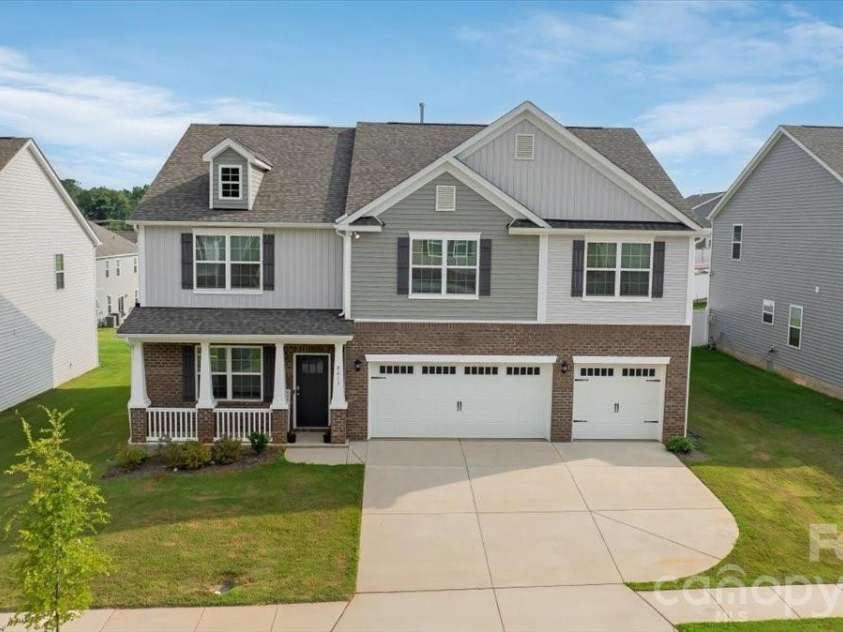 8013 Kennesaw Drive, Gastonia, NC 28056.  MLS# CAR4414428, YatesRealty ID 44581. 
