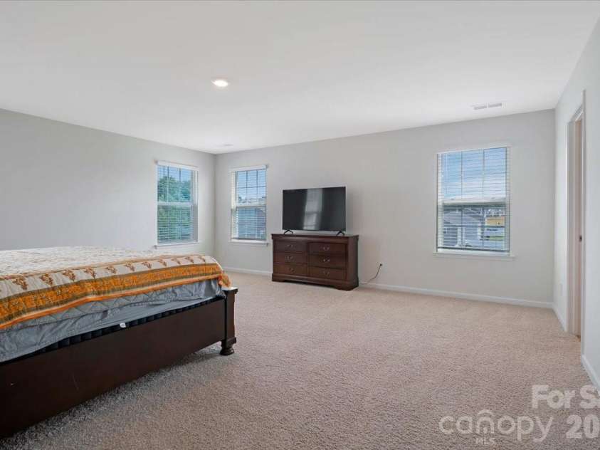 8013 Kennesaw Drive, Gastonia, NC 28056.  MLS# CAR4414428, YatesRealty ID 44581. 