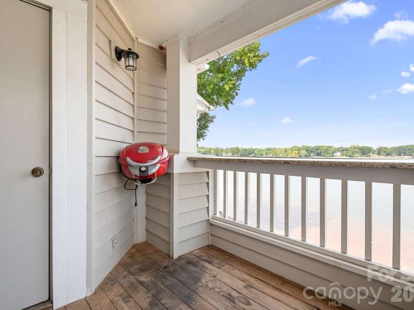 930 Southwest Drive, Davidson, NC 28036.  MLS# CAR4414435, YatesRealty ID 44582. 