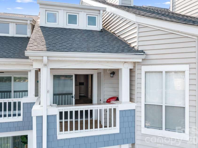 930 Southwest Drive, Davidson, NC 28036.  MLS# CAR4414435, YatesRealty ID 44582. 