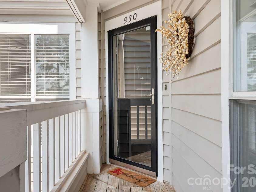930 Southwest Drive, Davidson, NC 28036.  MLS# CAR4414435, YatesRealty ID 44582. 