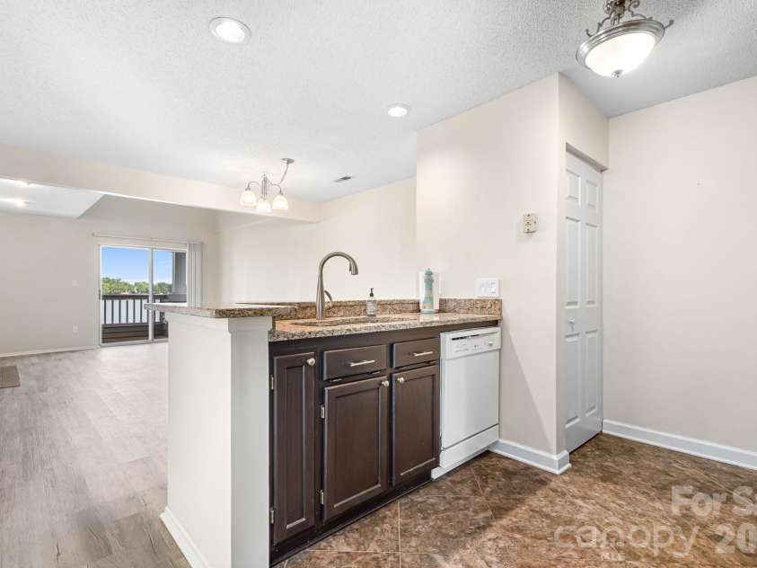 930 Southwest Drive, Davidson, NC 28036.  MLS# CAR4414435, YatesRealty ID 44582. 