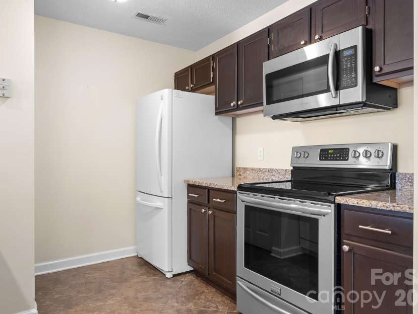930 Southwest Drive, Davidson, NC 28036.  MLS# CAR4414435, YatesRealty ID 44582. 