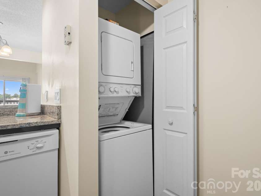 930 Southwest Drive, Davidson, NC 28036.  MLS# CAR4414435, YatesRealty ID 44582. 