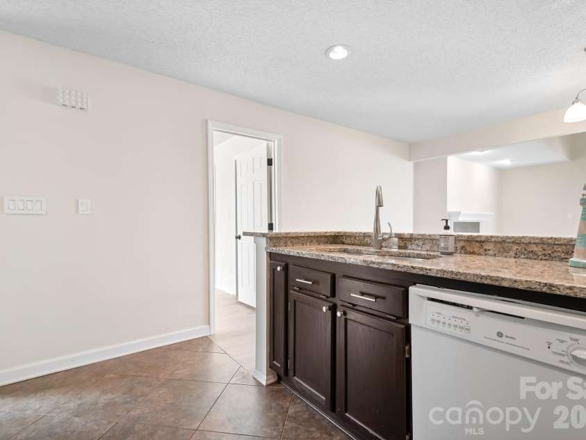 930 Southwest Drive, Davidson, NC 28036.  MLS# CAR4414435, YatesRealty ID 44582. 