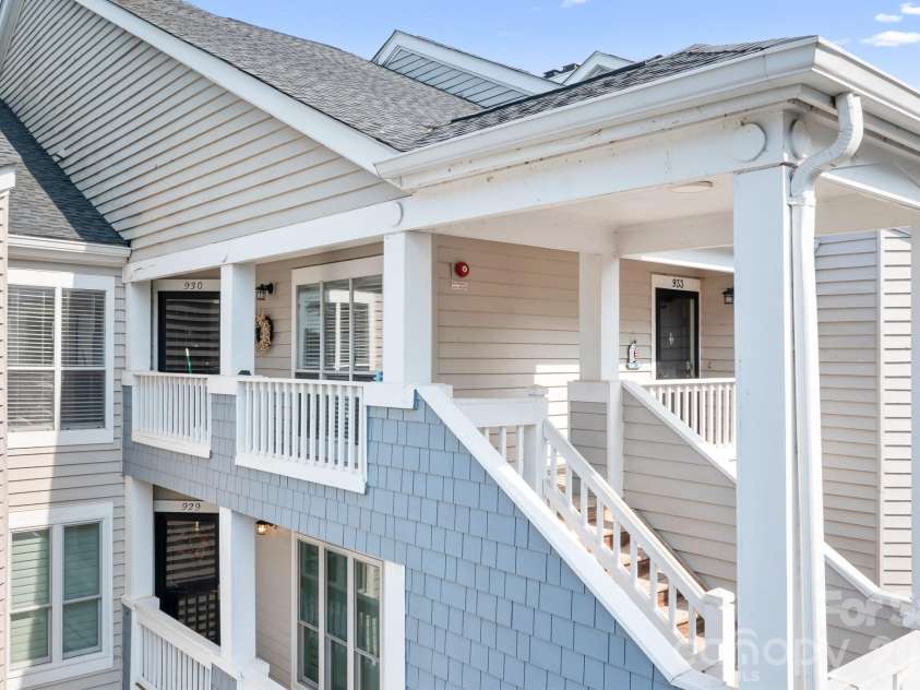 930 Southwest Drive, Davidson, NC 28036.  MLS# CAR4414435, YatesRealty ID 44582. 
