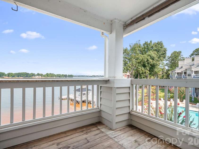 930 Southwest Drive, Davidson, NC 28036.  MLS# CAR4414435, YatesRealty ID 44582. 
