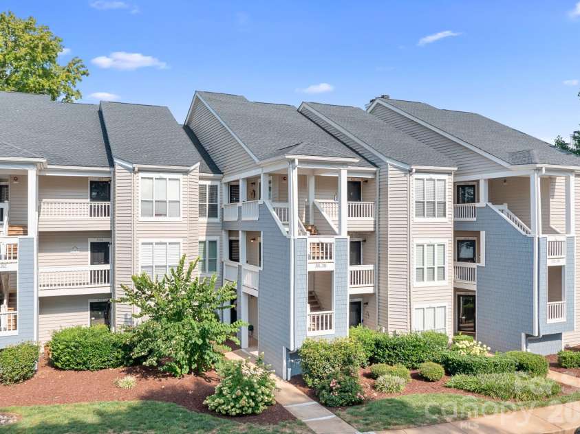 930 Southwest Drive, Davidson, NC 28036.  MLS# CAR4414435, YatesRealty ID 44582. 
