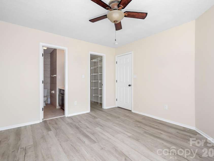 930 Southwest Drive, Davidson, NC 28036.  MLS# CAR4414435, YatesRealty ID 44582. Primary bedroom