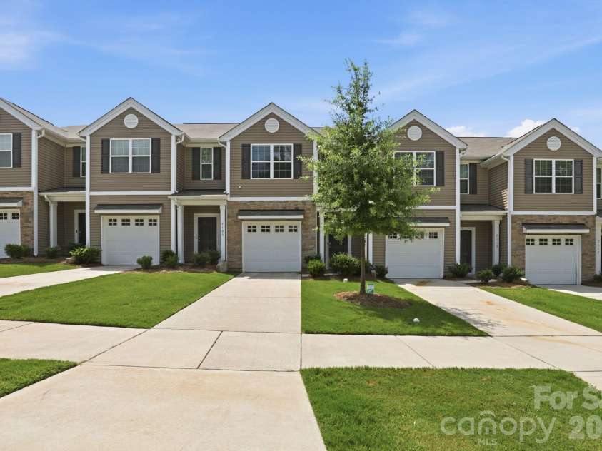 7109 Mills Road, Charlotte, NC 28216.  MLS# CAR4414685, YatesRealty ID 44583. 