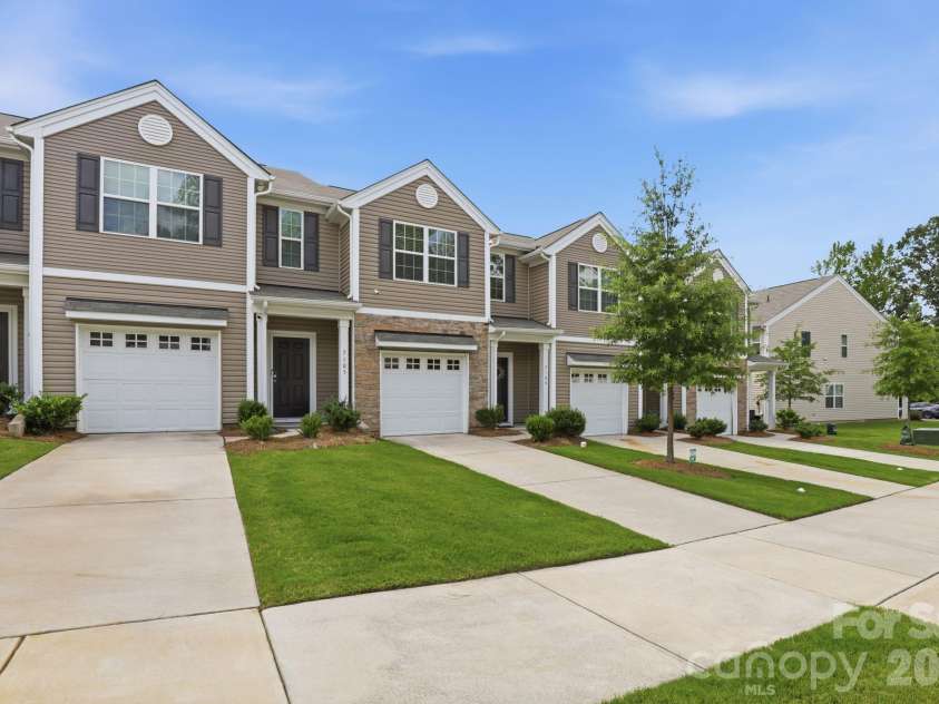 7109 Mills Road, Charlotte, NC 28216.  MLS# CAR4414685, YatesRealty ID 44583. 