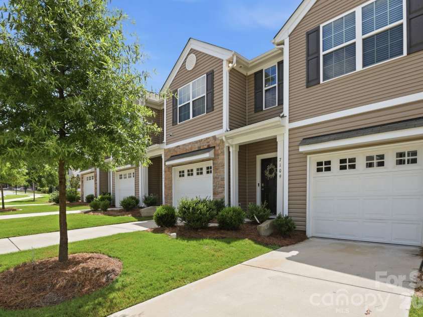 7109 Mills Road, Charlotte, NC 28216.  MLS# CAR4414685, YatesRealty ID 44583. 