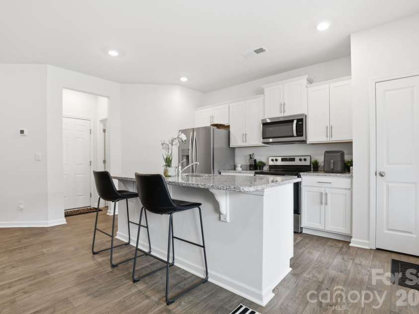 7109 Mills Road, Charlotte, NC 28216.  MLS# CAR4414685, YatesRealty ID 44583. 