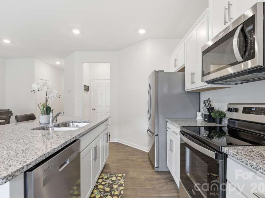 7109 Mills Road, Charlotte, NC 28216.  MLS# CAR4414685, YatesRealty ID 44583. Kitchen