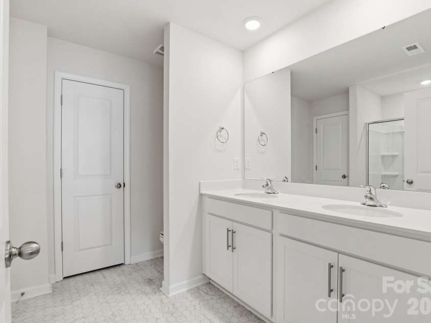 7109 Mills Road, Charlotte, NC 28216.  MLS# CAR4414685, YatesRealty ID 44583. Owners Suite Bath
