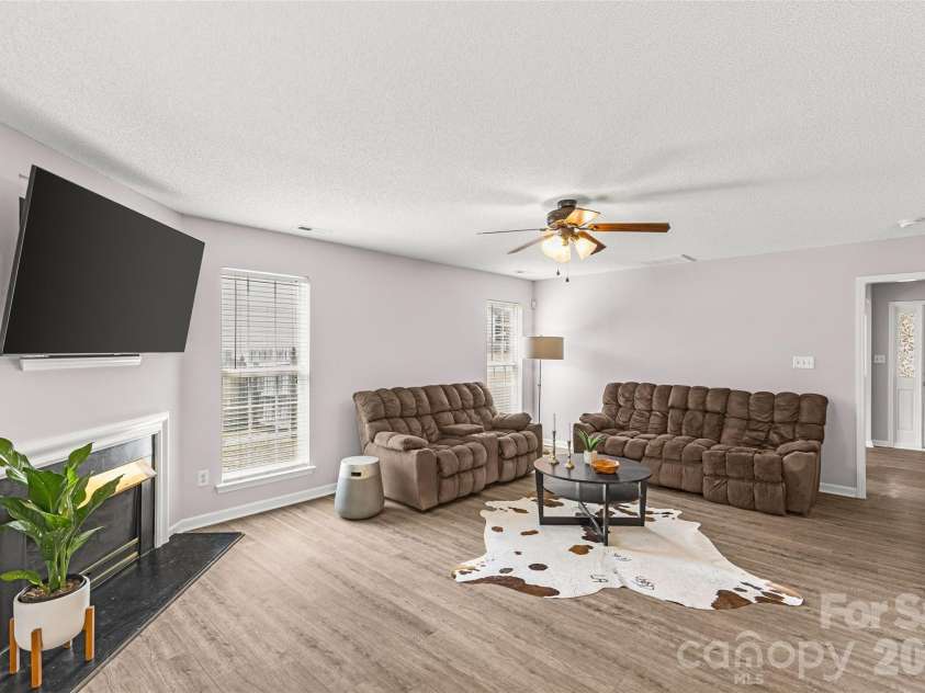 3042 Wyntree Court, Matthews, NC 28104.  MLS# CAR4414692, YatesRealty ID 44584. 