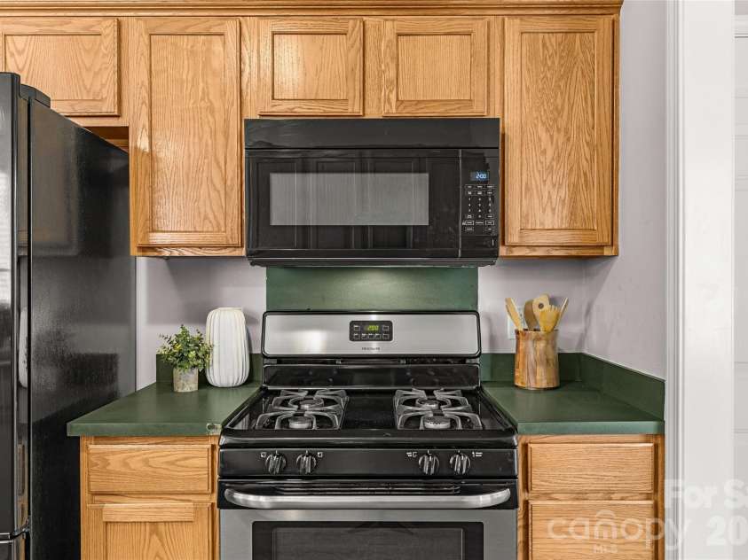 3042 Wyntree Court, Matthews, NC 28104.  MLS# CAR4414692, YatesRealty ID 44584. 