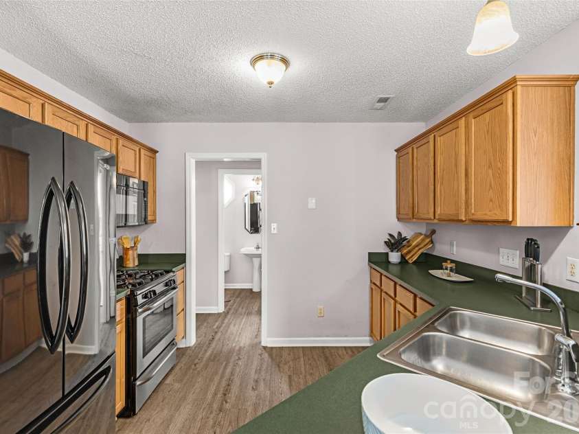 3042 Wyntree Court, Matthews, NC 28104.  MLS# CAR4414692, YatesRealty ID 44584. 