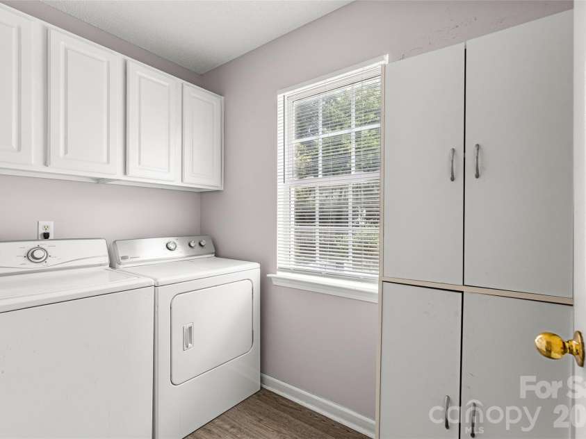 3042 Wyntree Court, Matthews, NC 28104.  MLS# CAR4414692, YatesRealty ID 44584. 