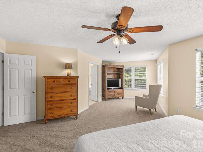 3042 Wyntree Court, Matthews, NC 28104.  MLS# CAR4414692, YatesRealty ID 44584. 