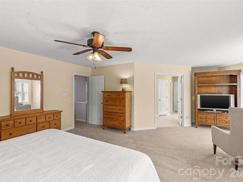 3042 Wyntree Court, Matthews, NC 28104.  MLS# CAR4414692, YatesRealty ID 44584. 