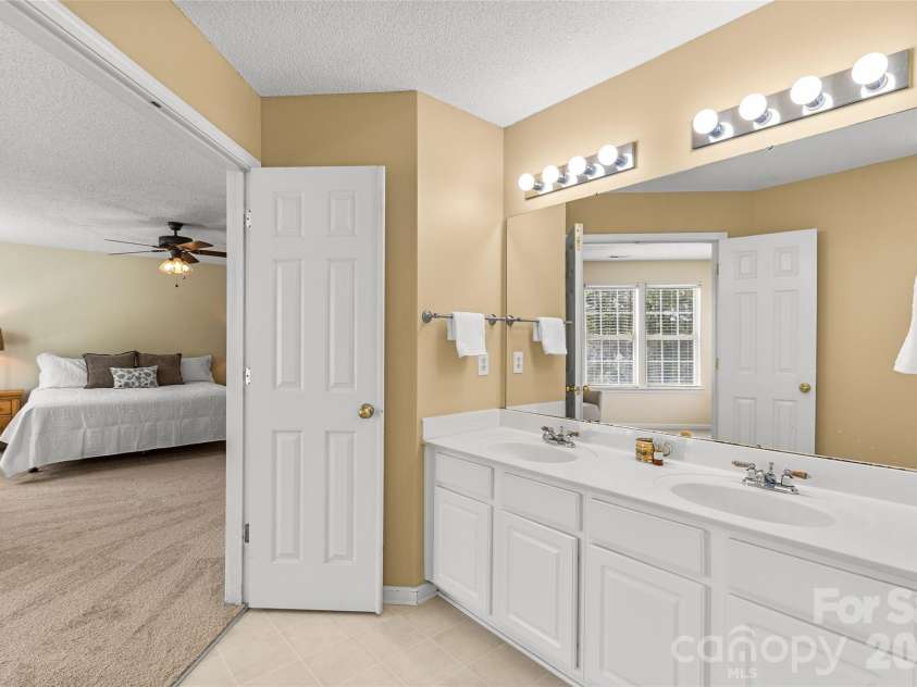 3042 Wyntree Court, Matthews, NC 28104.  MLS# CAR4414692, YatesRealty ID 44584. 