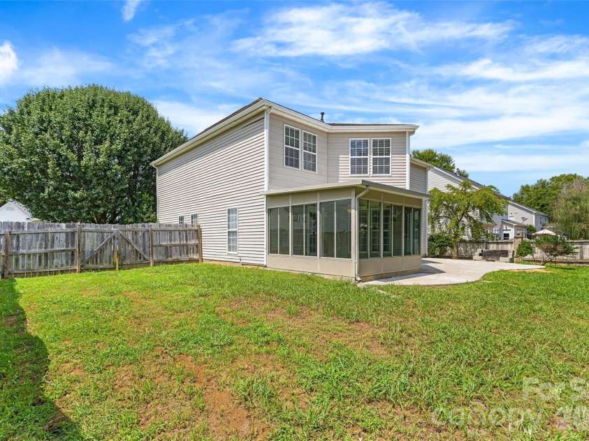 3042 Wyntree Court, Matthews, NC 28104.  MLS# CAR4414692, YatesRealty ID 44584. 