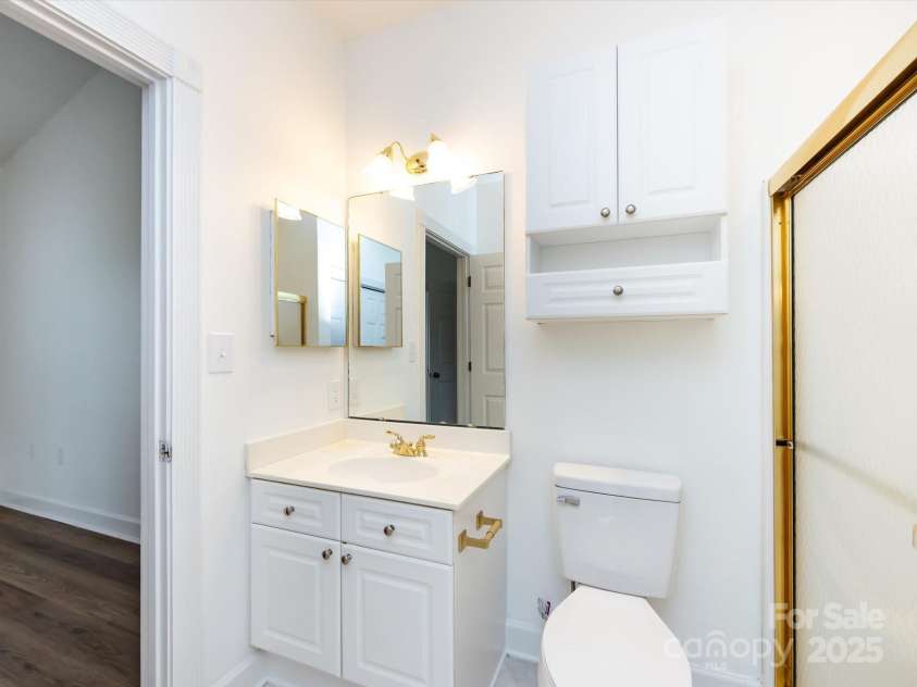 9287 Meadow Vista Road, Charlotte, NC 28213.  MLS# CAR4242150, YatesRealty ID 4459. Bathroom