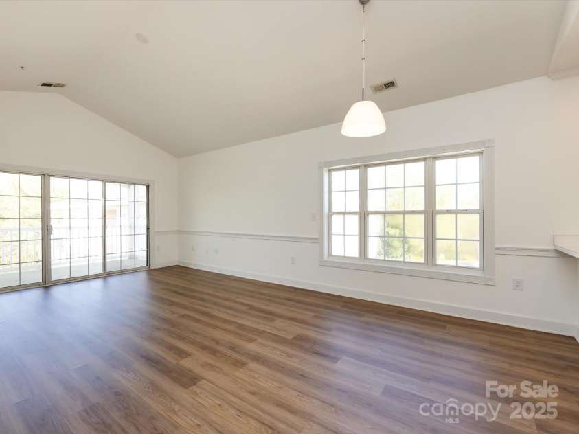 9287 Meadow Vista Road, Charlotte, NC 28213.  MLS# CAR4242150, YatesRealty ID 4459. Dining Area