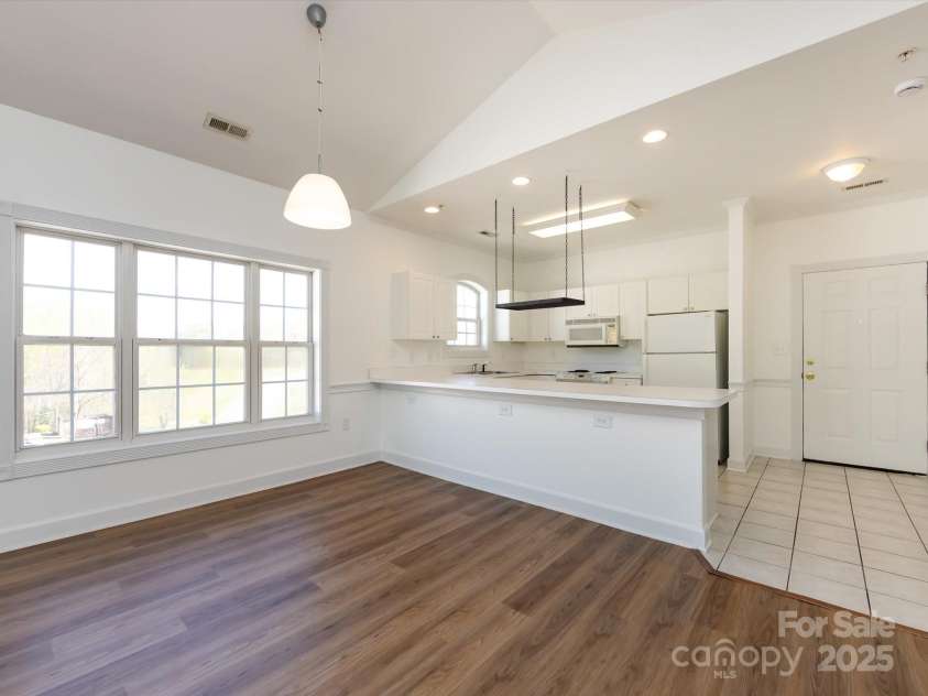 9287 Meadow Vista Road, Charlotte, NC 28213.  MLS# CAR4242150, YatesRealty ID 4459. Dining Area