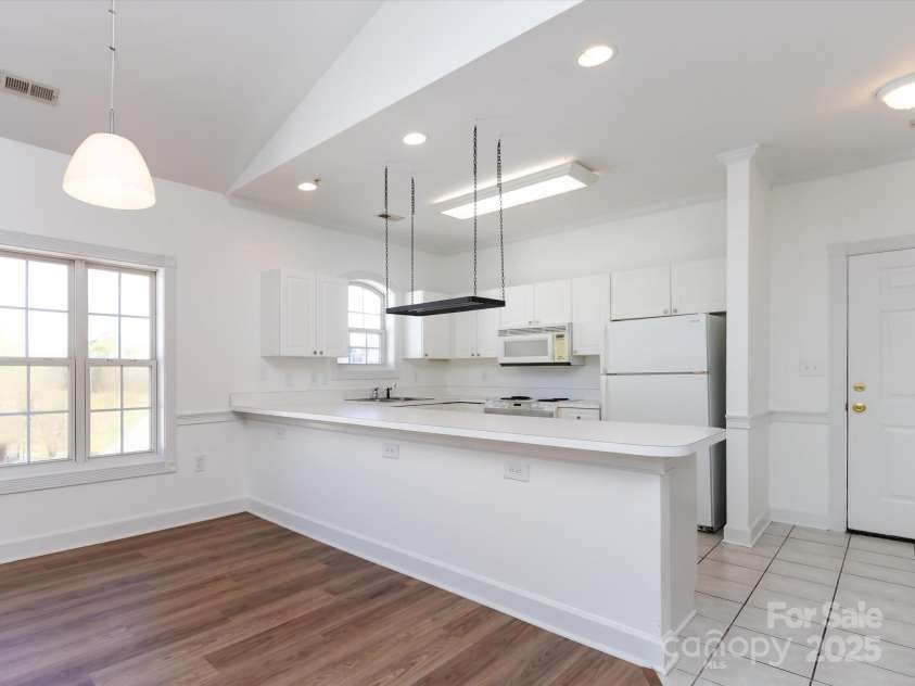 9287 Meadow Vista Road, Charlotte, NC 28213.  MLS# CAR4242150, YatesRealty ID 4459. Kitchen