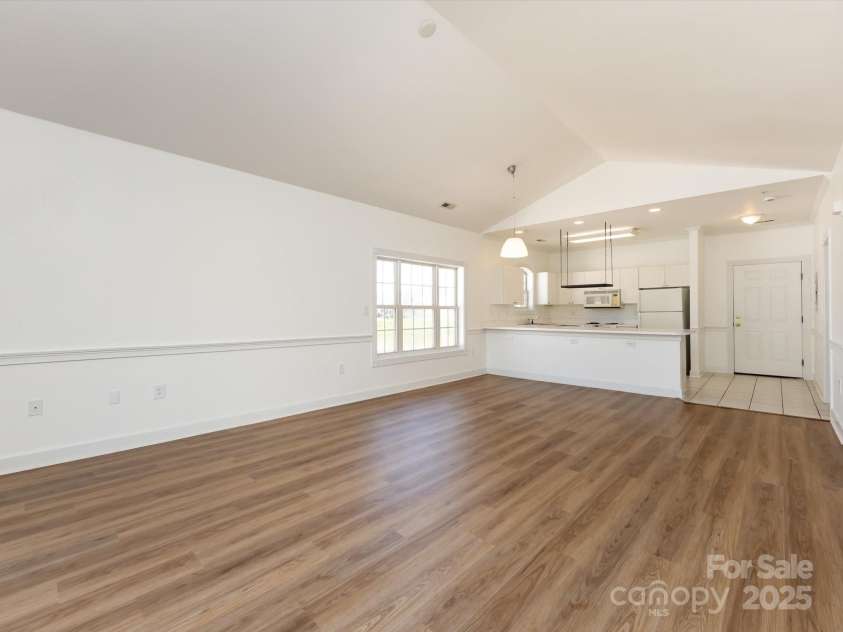 9287 Meadow Vista Road, Charlotte, NC 28213.  MLS# CAR4242150, YatesRealty ID 4459. Living Room