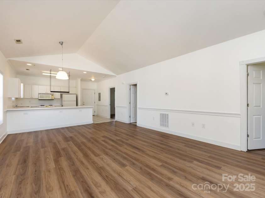 9287 Meadow Vista Road, Charlotte, NC 28213.  MLS# CAR4242150, YatesRealty ID 4459. Living Room