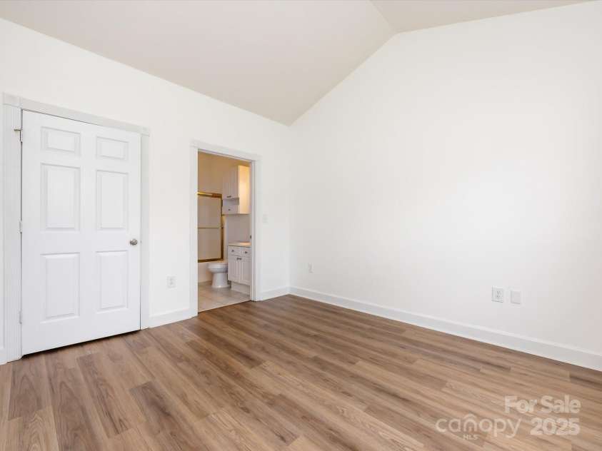 9287 Meadow Vista Road, Charlotte, NC 28213.  MLS# CAR4242150, YatesRealty ID 4459. Primary Bedroom