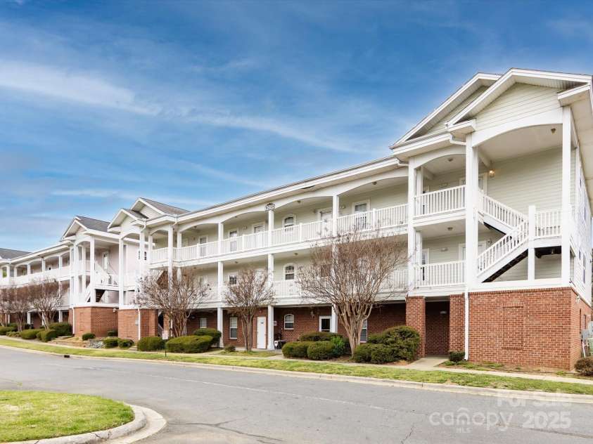 9287 Meadow Vista Road, Charlotte, NC 28213.  MLS# CAR4242150, YatesRealty ID 4459. Welcome Home!