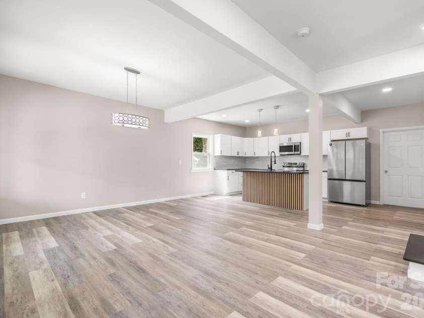 242 8th Avenue Drive, Hickory, NC 28602.  MLS# CAR4413707, YatesRealty ID 44590. 