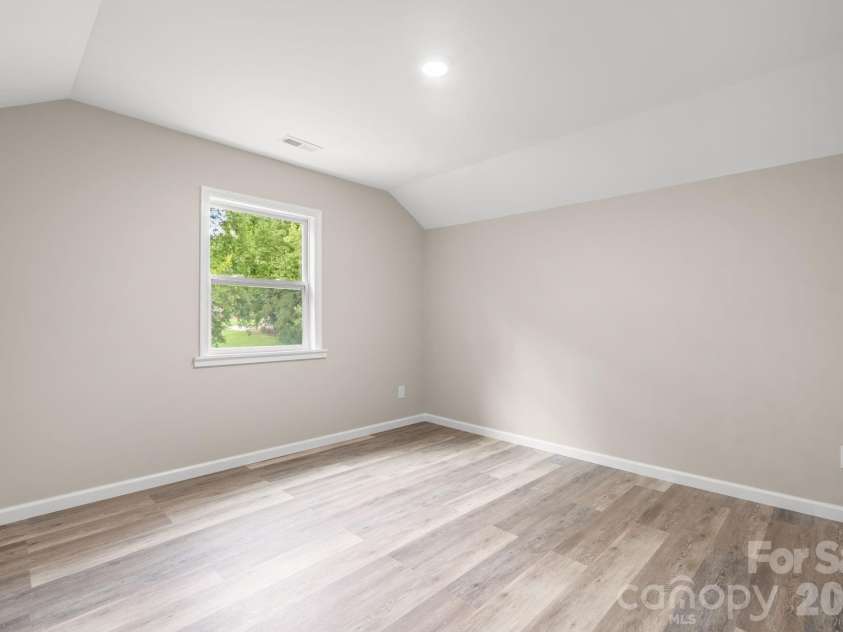 242 8th Avenue Drive, Hickory, NC 28602.  MLS# CAR4413707, YatesRealty ID 44590. 