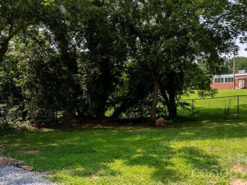 242 8th Avenue Drive, Hickory, NC 28602.  MLS# CAR4413707, YatesRealty ID 44590. 